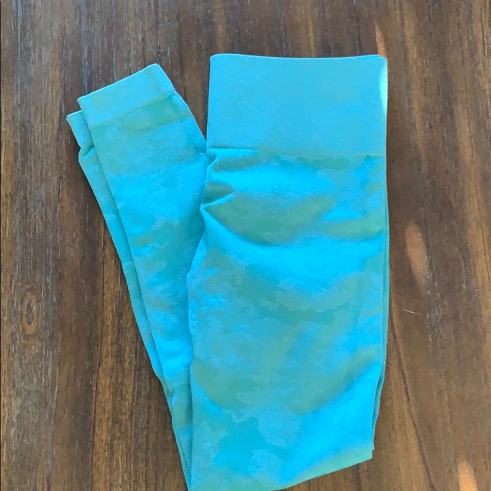 GYMSHARK CAMO SEA FOAM GREEN LEGGINGS SIZE SMALL